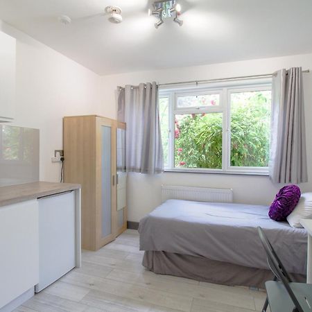 London Elegant New Studio Exterior foto